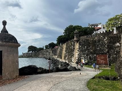 Historic city walls & Paseo de la Princesa